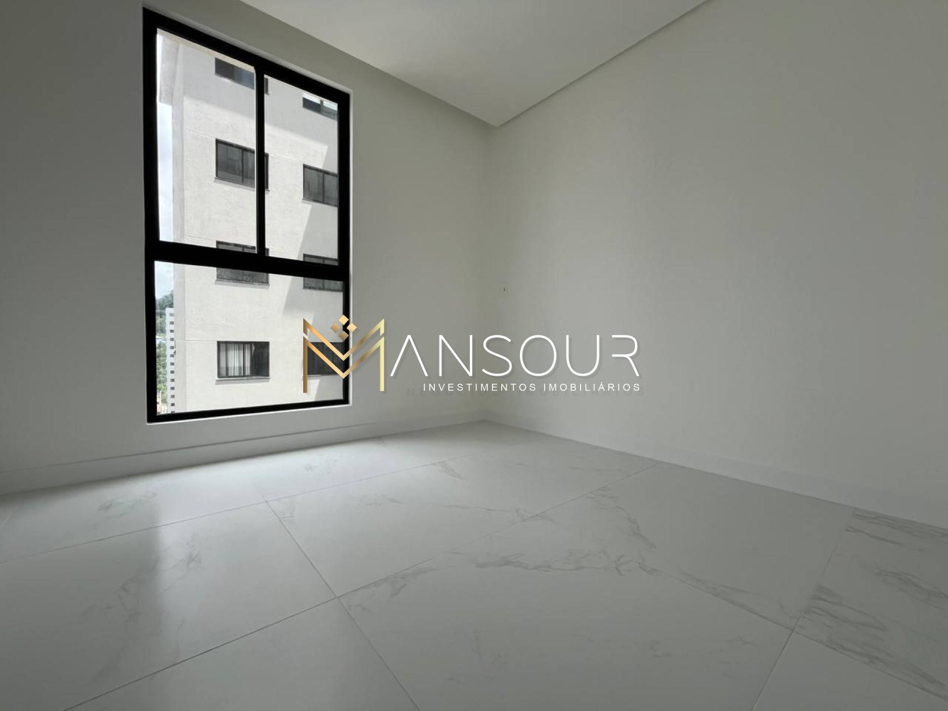 Apartamento Para Vender com 02 quartos 01 suítes no bairro Morretes em Itapema