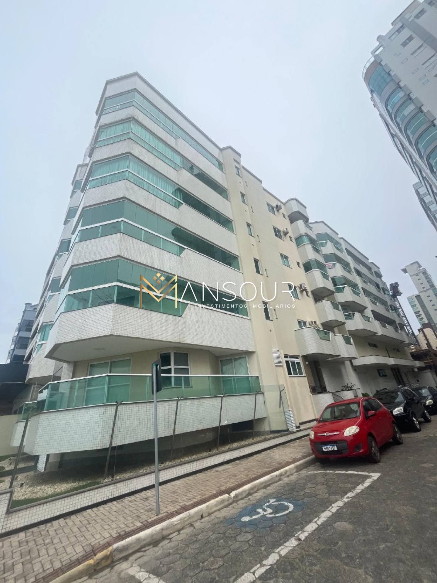 Apartamento Para Vender com 03 quartos 01 suítes no bairro Meia Praia em Itapema
