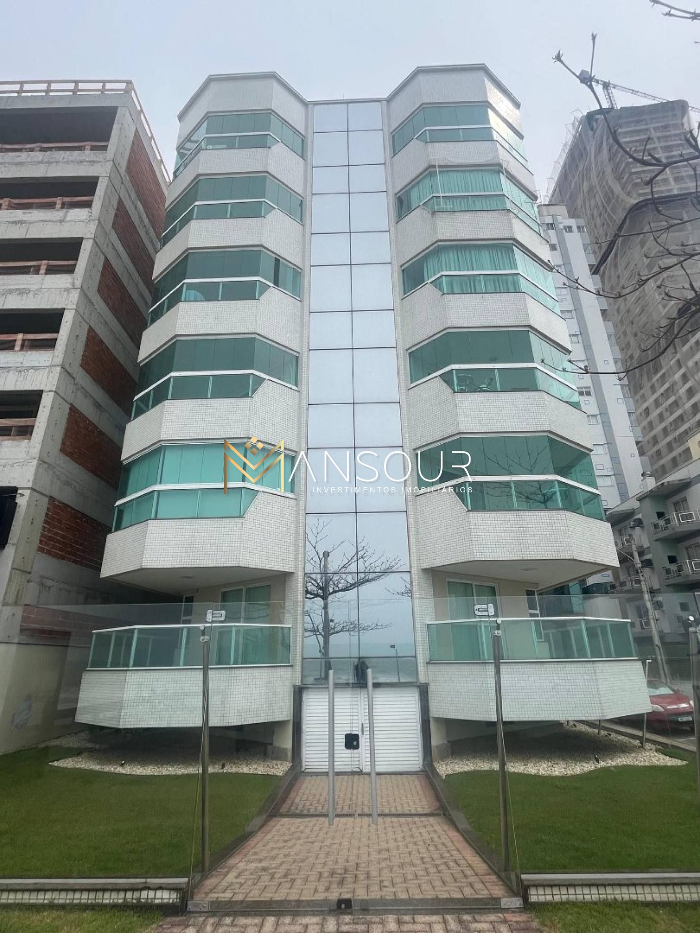 Apartamento Para Vender com 03 quartos 01 suítes no bairro Meia Praia em Itapema