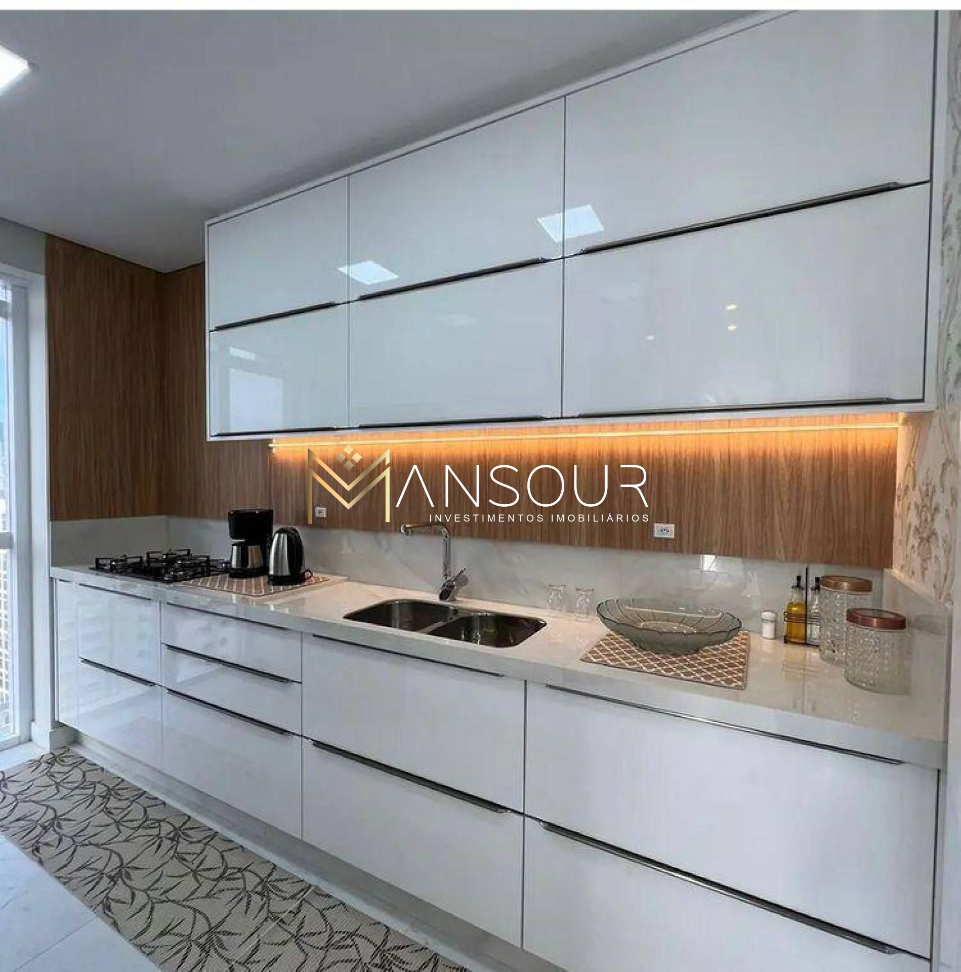 Apartamento Para Vender com 04 quartos 04 suítes no bairro Meia Praia em Itapema