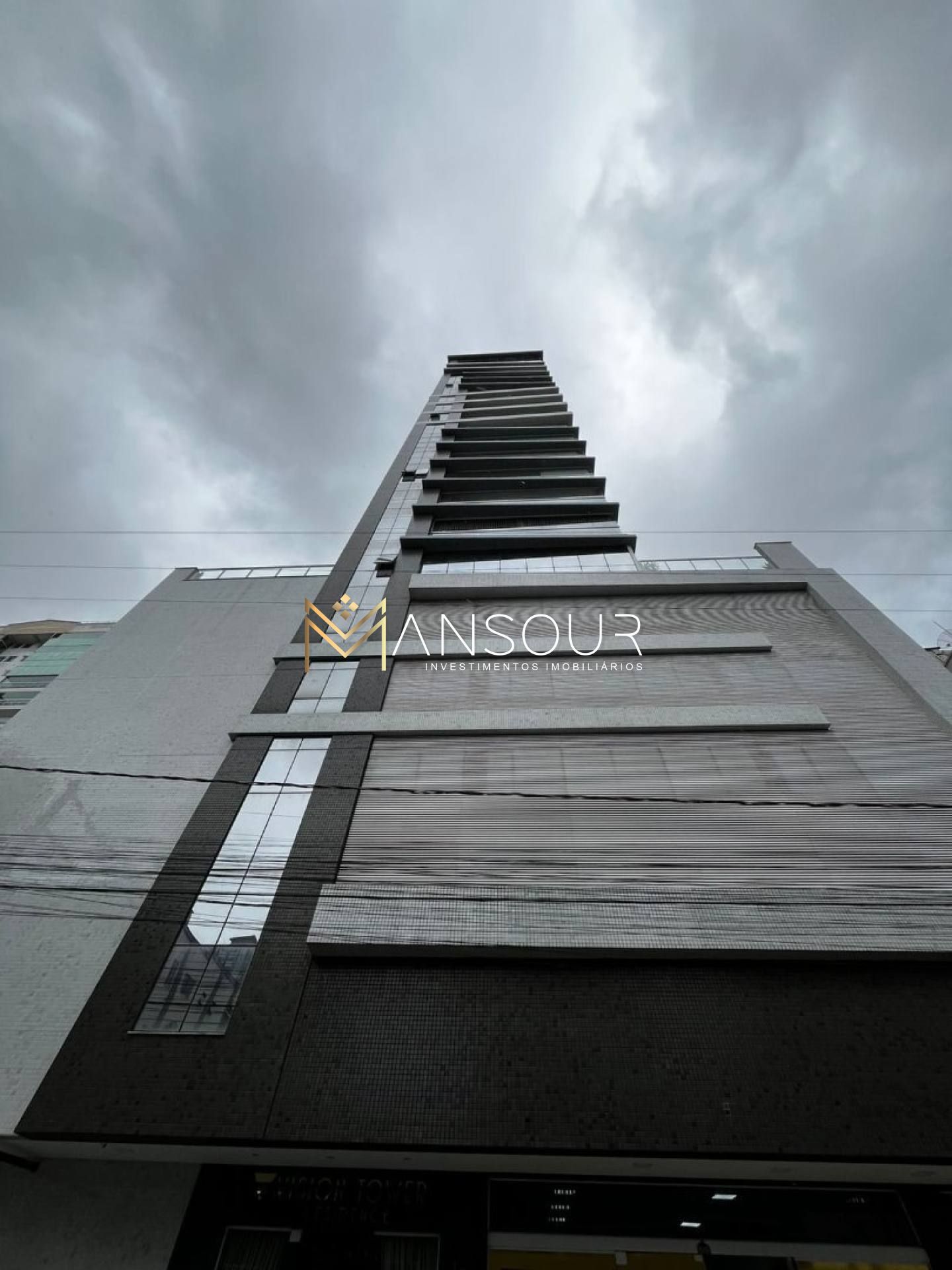 Apartamento Para Vender com 04 quartos 04 suítes no bairro Meia Praia em Itapema