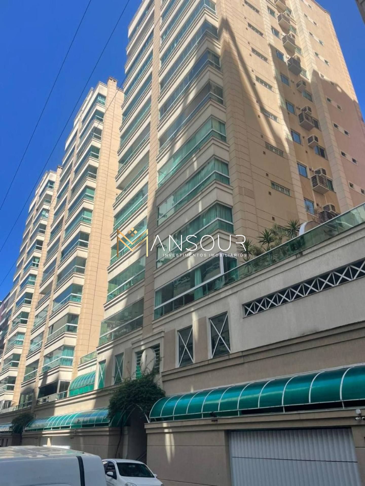 Apartamento Para Vender com 03 quartos 03 suítes no bairro Meia Praia em Itapema