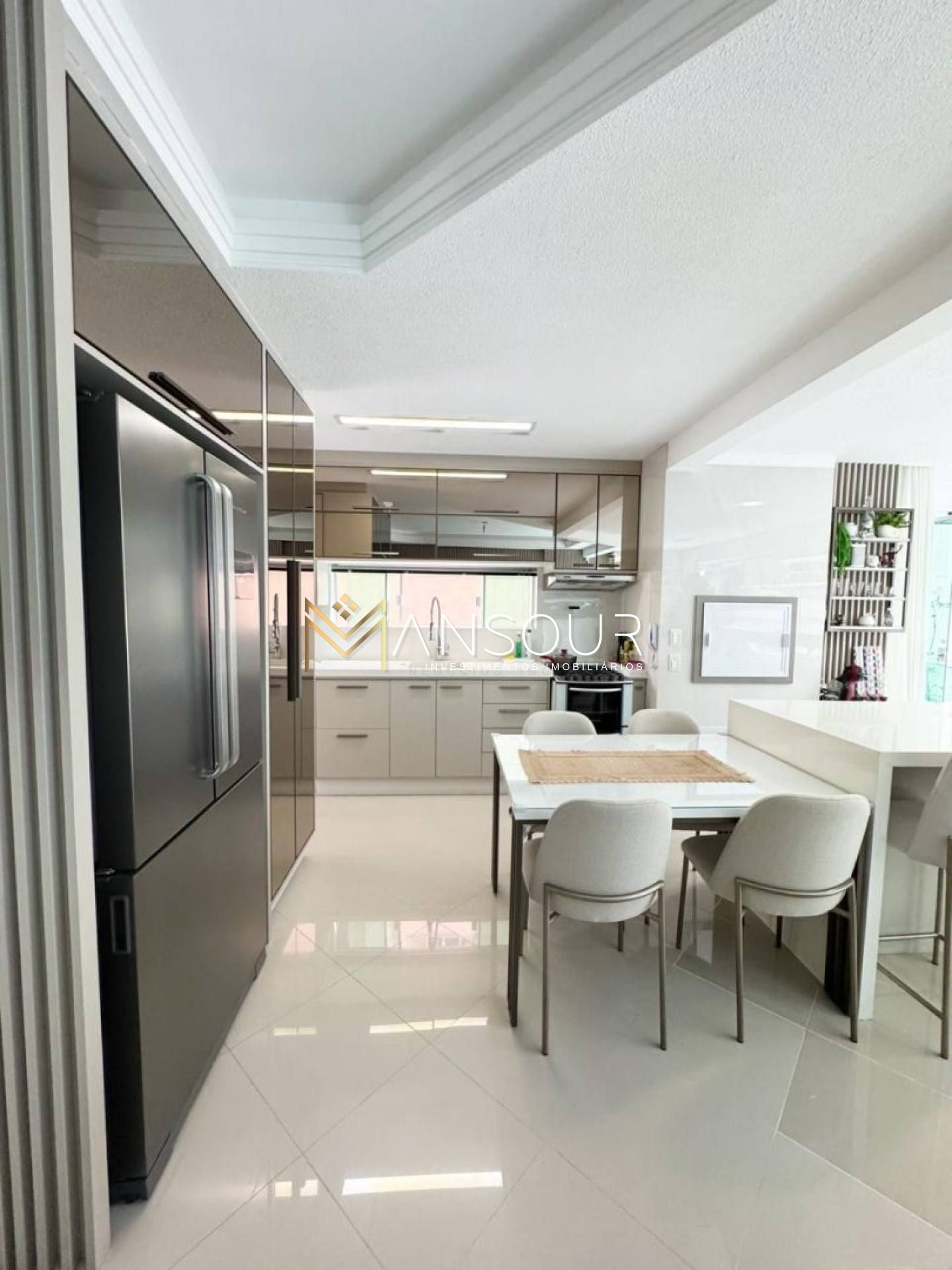 Apartamento Para Vender com 03 quartos 03 suítes no bairro Meia Praia em Itapema