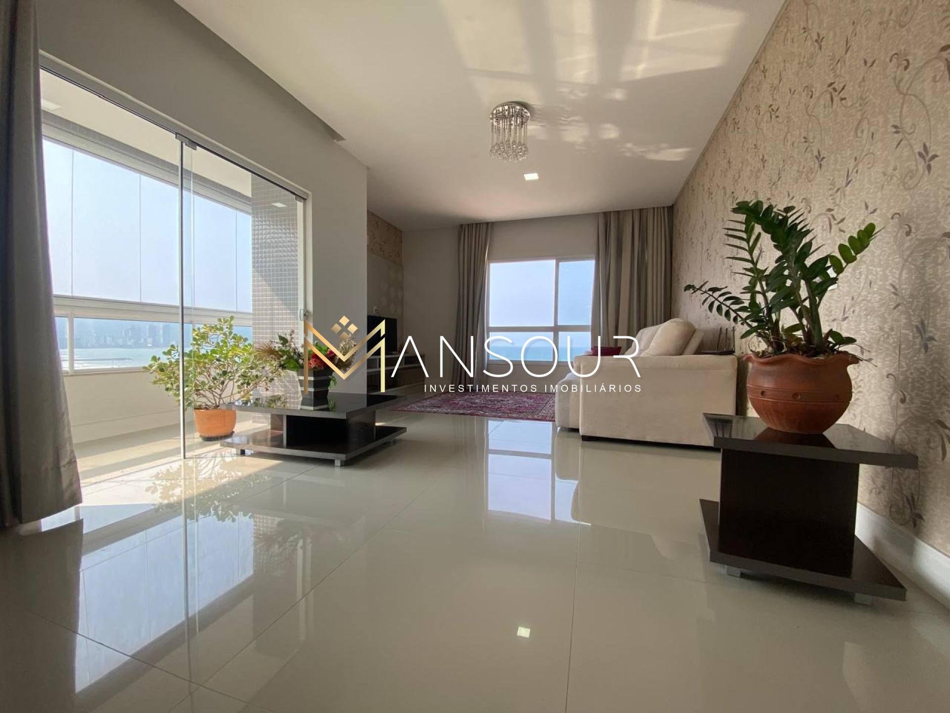 Apartamento Para Vender com 03 quartos 03 suítes no bairro Meia Praia em Itapema