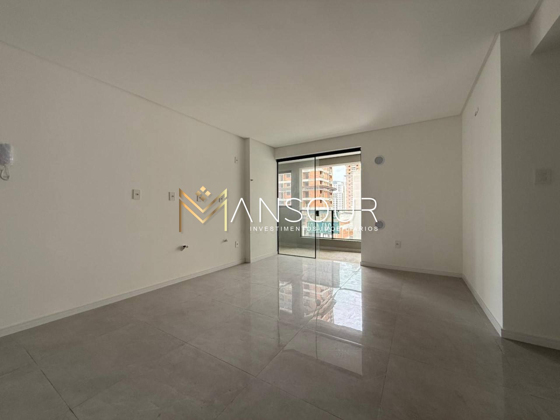 Apartamento Para Vender com 02 quartos 01 suítes no bairro Morretes em Itapema