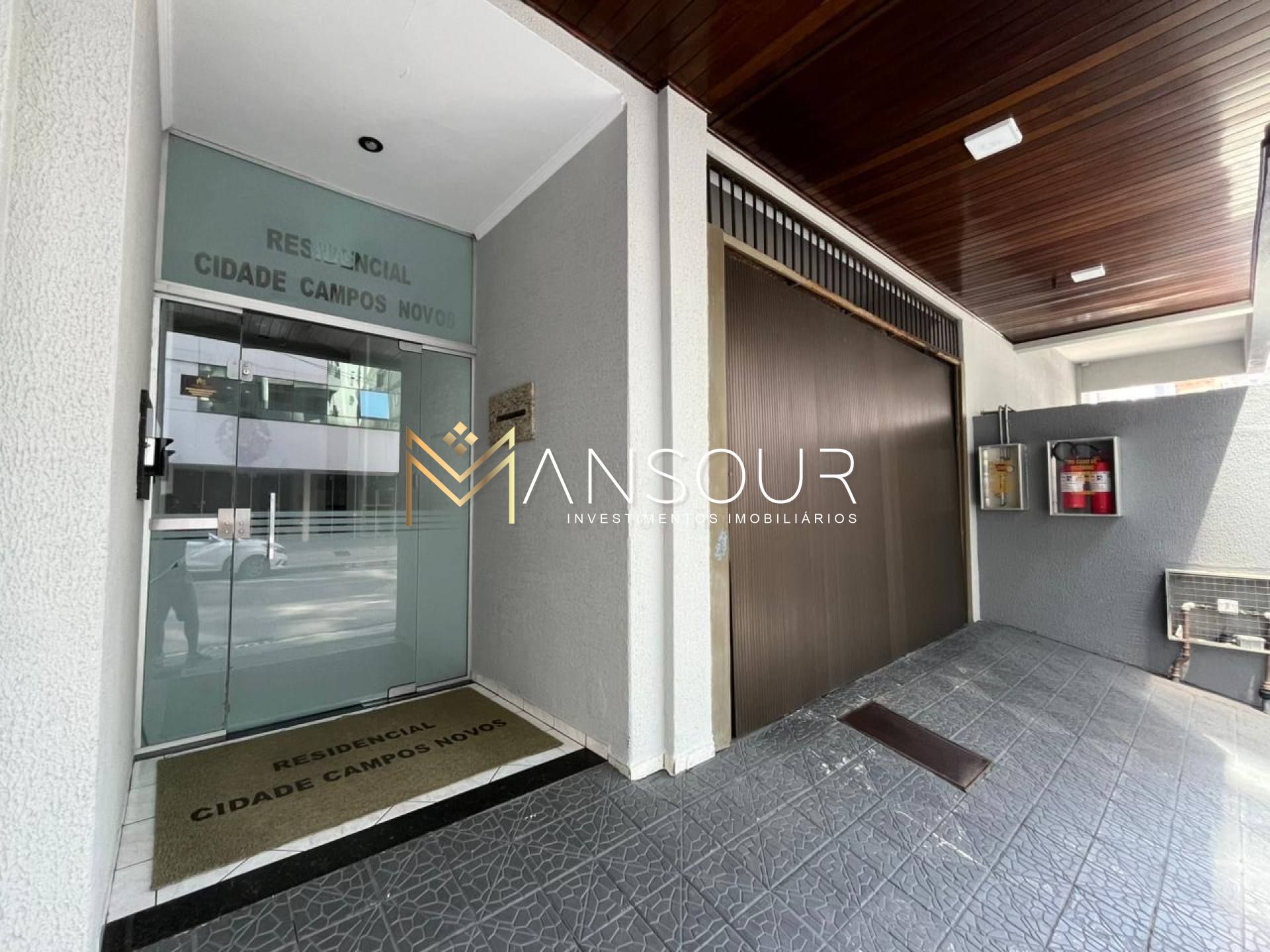 Apartamento Para Vender com 03 quartos 01 suítes no bairro Meia Praia em Itapema