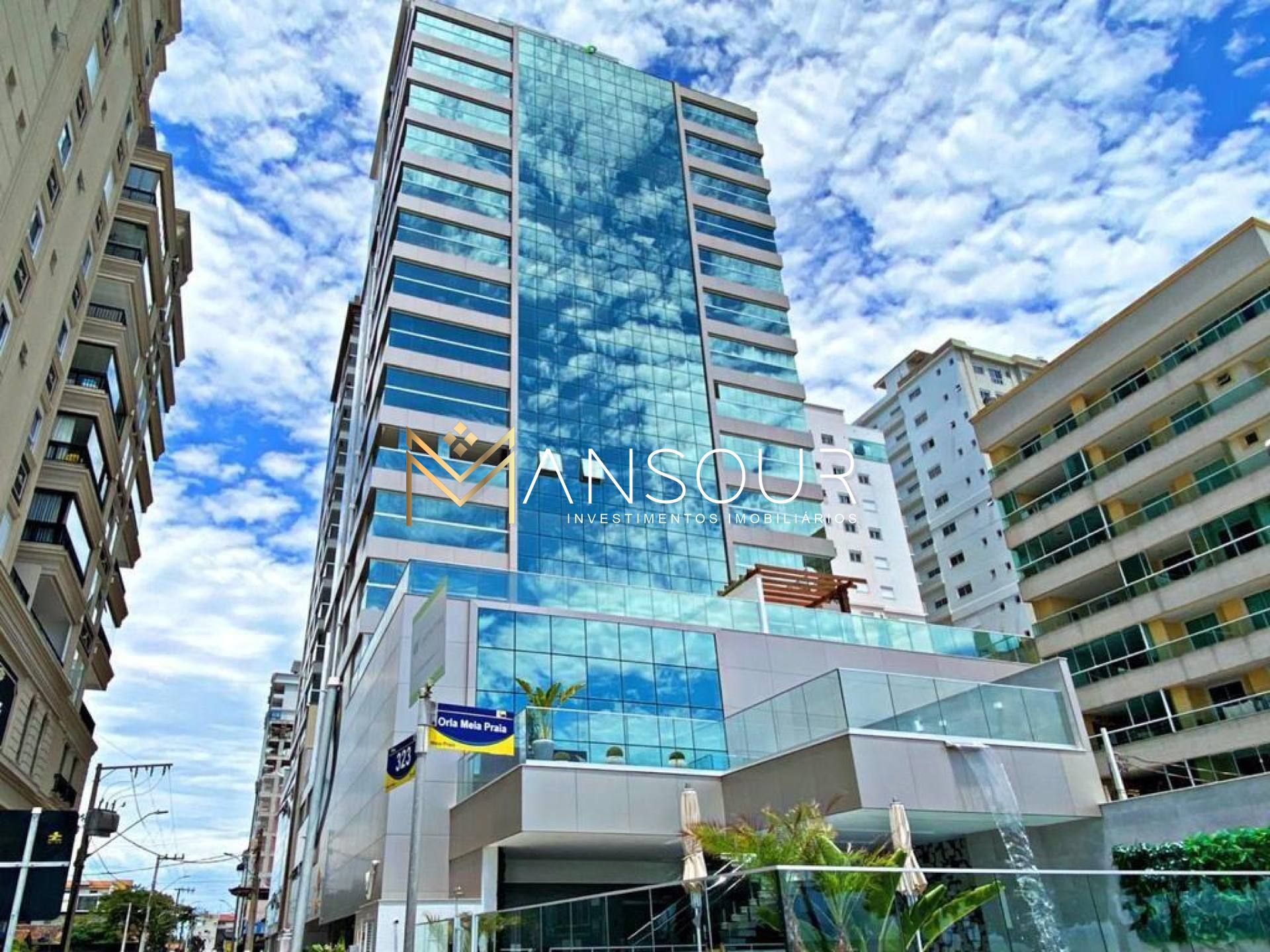 Apartamento Para Vender com 04 quartos 04 suítes no bairro Meia Praia em Itapema