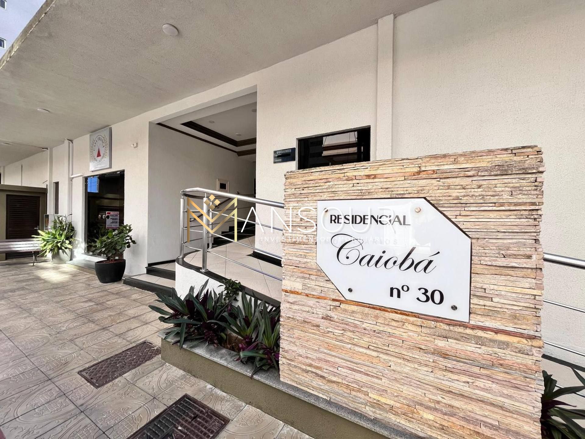 Apartamento Para Vender com 03 quartos 01 suítes no bairro Meia Praia em Itapema