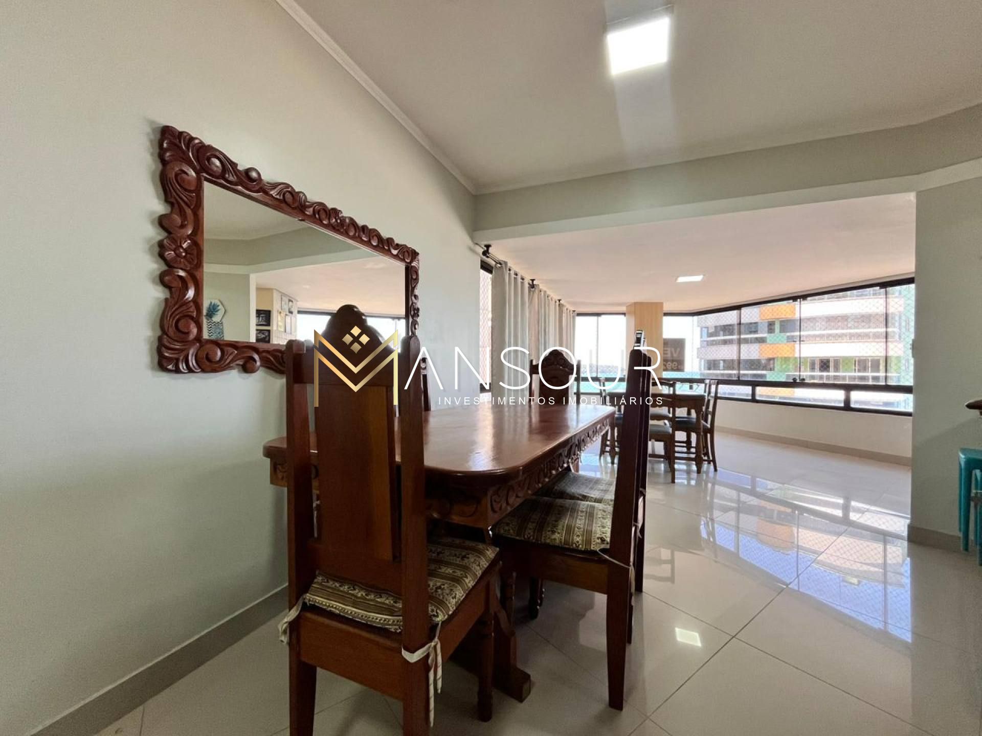 Apartamento Para Vender com 03 quartos 01 suítes no bairro Meia Praia em Itapema