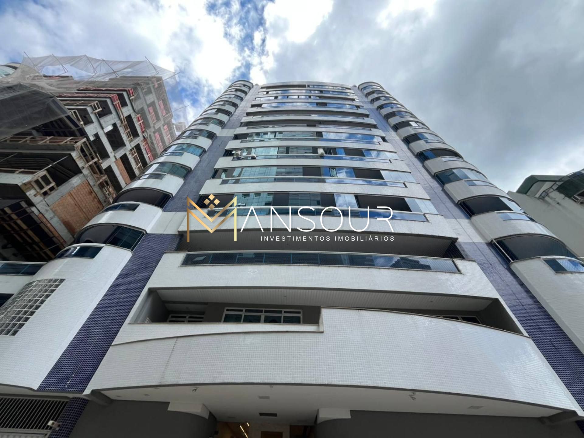 Apartamento Para Vender com 04 quartos 02 suítes no bairro Meia Praia em Itapema