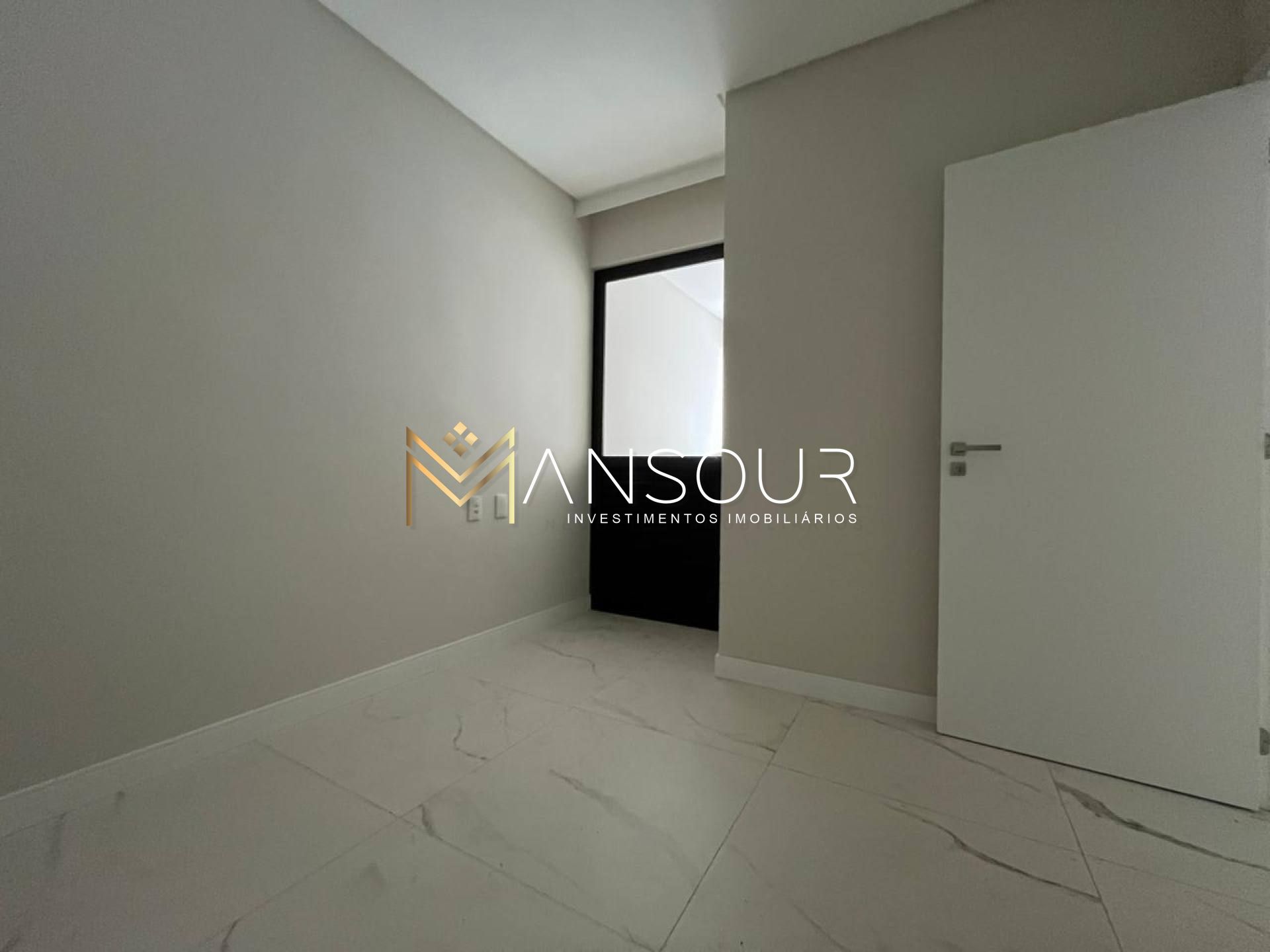 Apartamento Para Vender com 02 quartos 01 suítes no bairro Morretes em Itapema