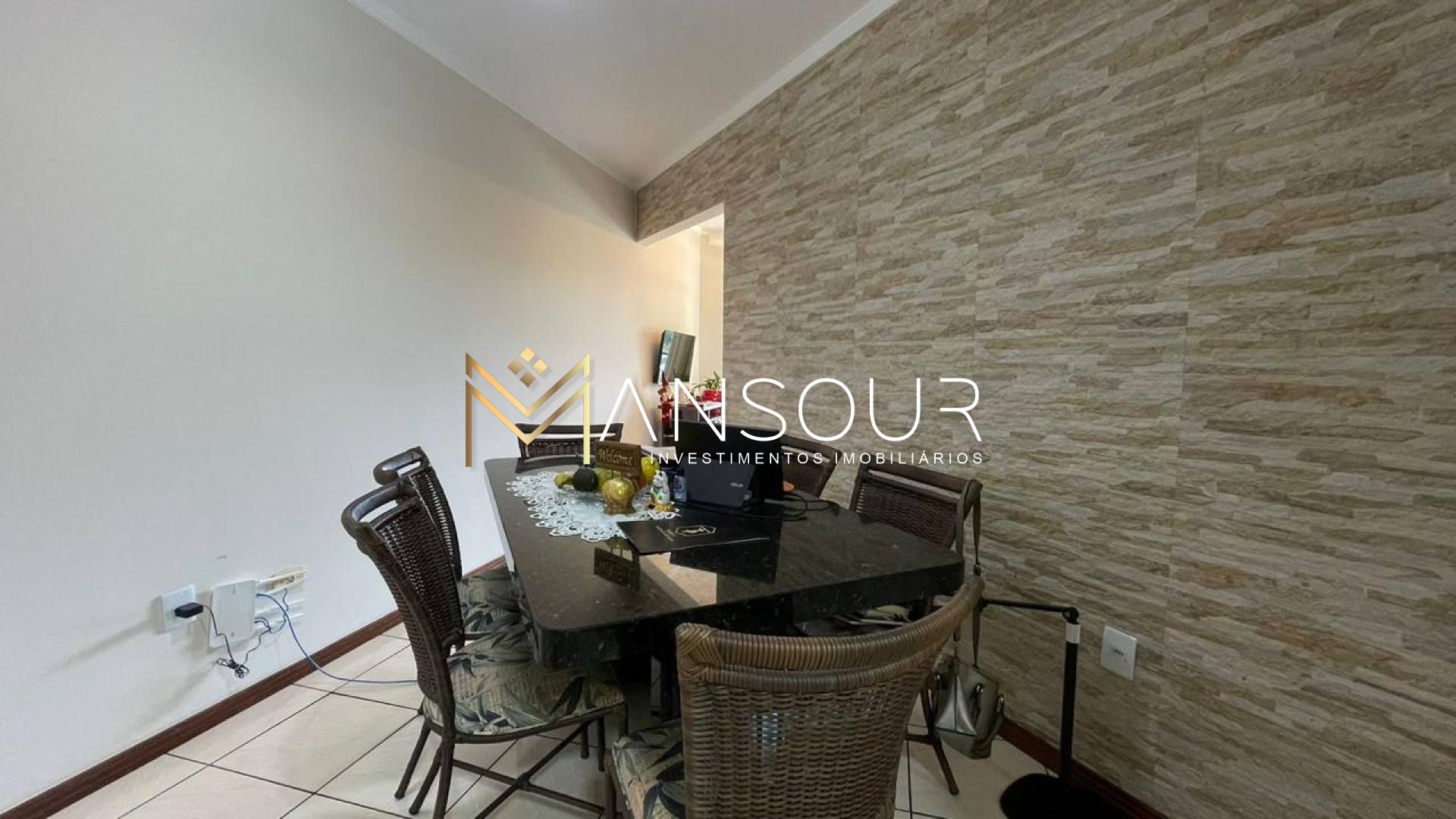 Apartamento Para Vender com 02 quartos 01 suítes no bairro Meia Praia em Itapema