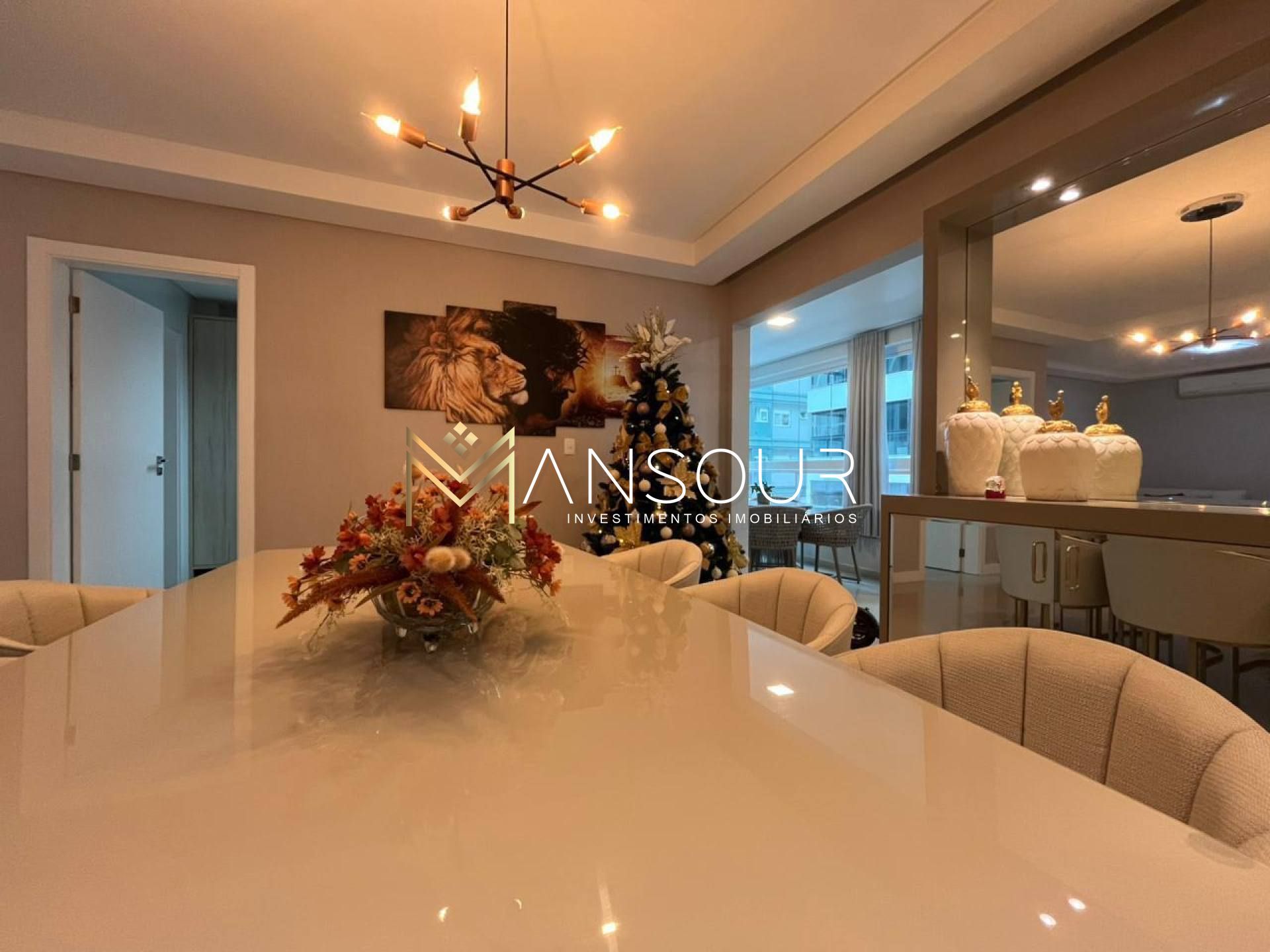 Apartamento Para Vender com 03 quartos 04 suítes no bairro Meia Praia em Itapema