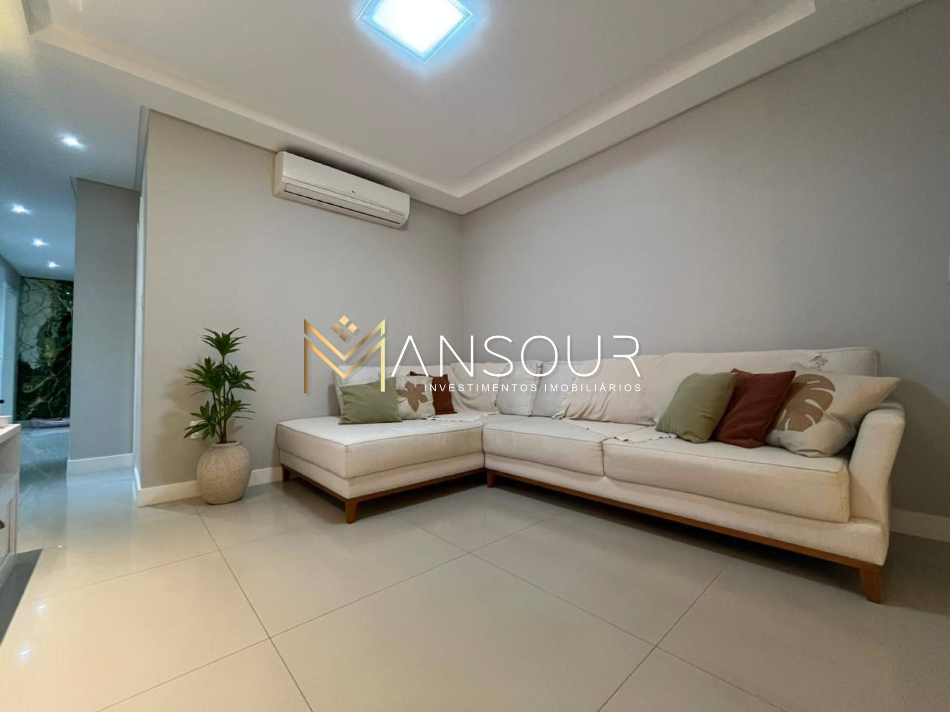 Apartamento Para Vender com 03 quartos 04 suítes no bairro Meia Praia em Itapema