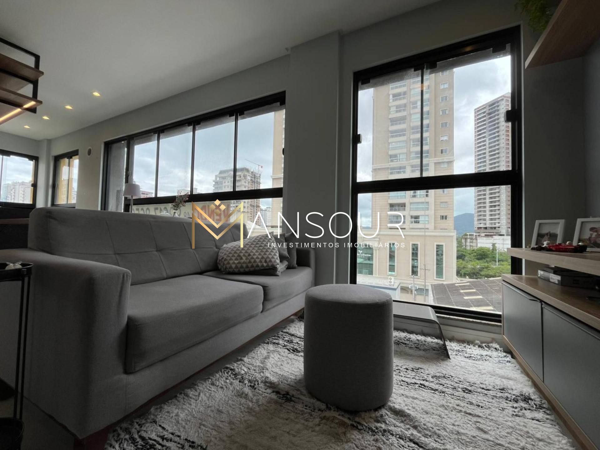 Apartamento Para Vender com 02 quartos 02 suítes no bairro Meia Praia em Itapema