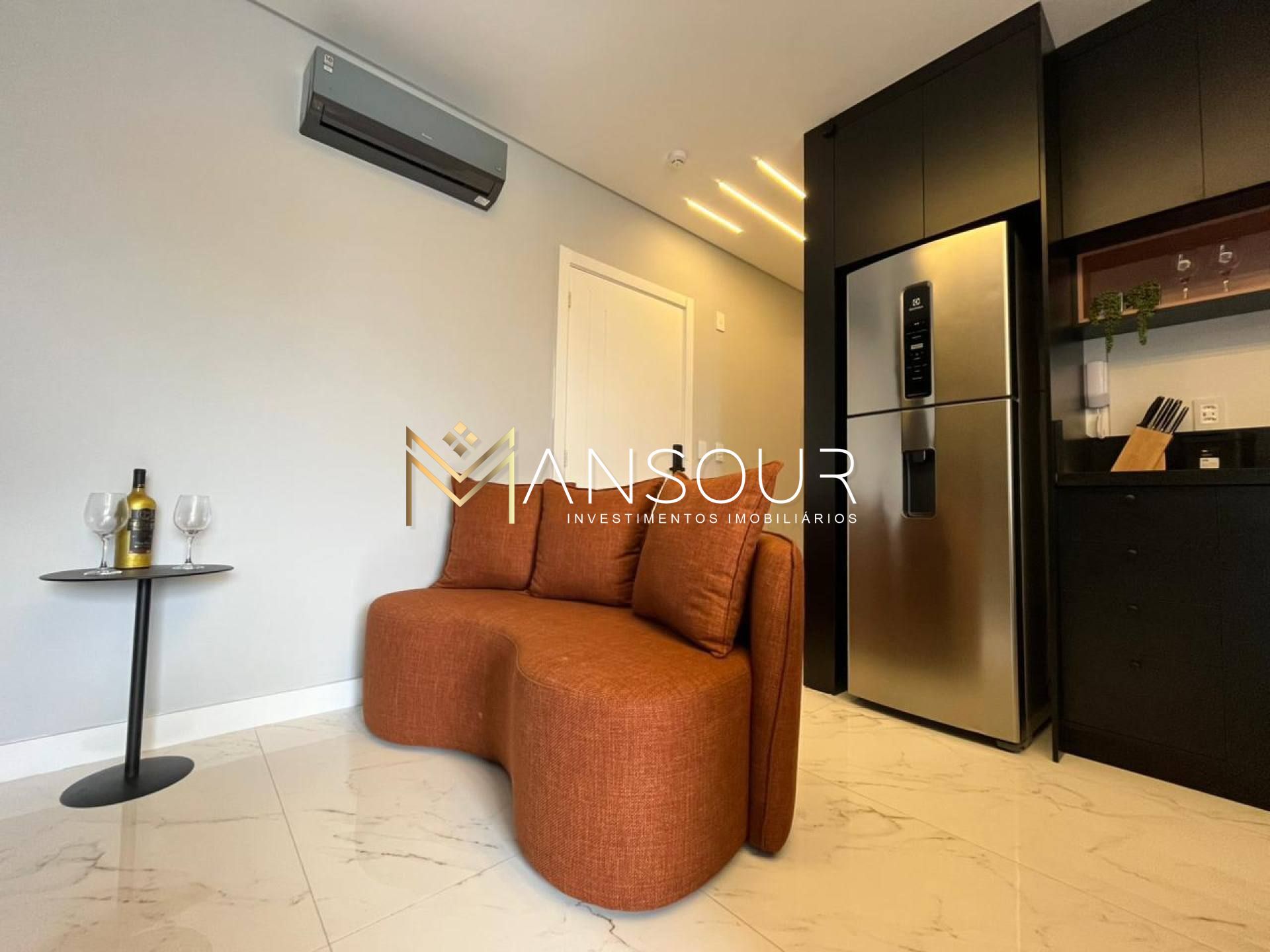 Apartamento Para Vender com 02 quartos 02 suítes no bairro Meia Praia em Itapema