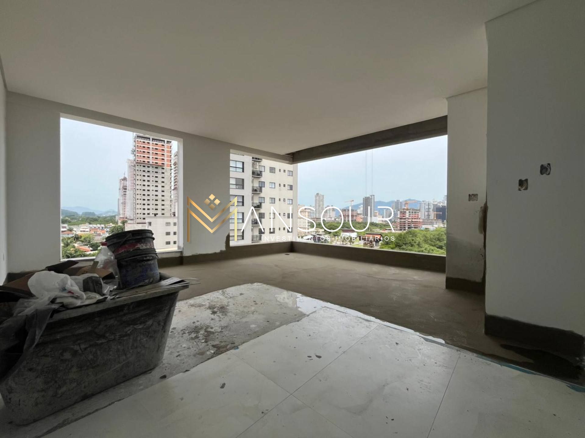 Apartamento Para Vender com 03 quartos 03 suítes no bairro Pereque em Porto Belo