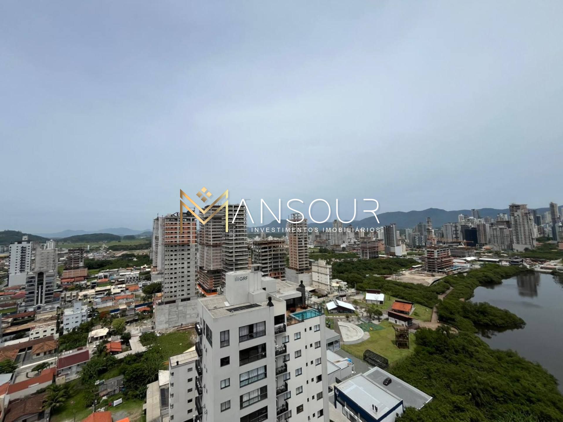 Apartamento Para Vender com 03 quartos 03 suítes no bairro Pereque em Porto Belo