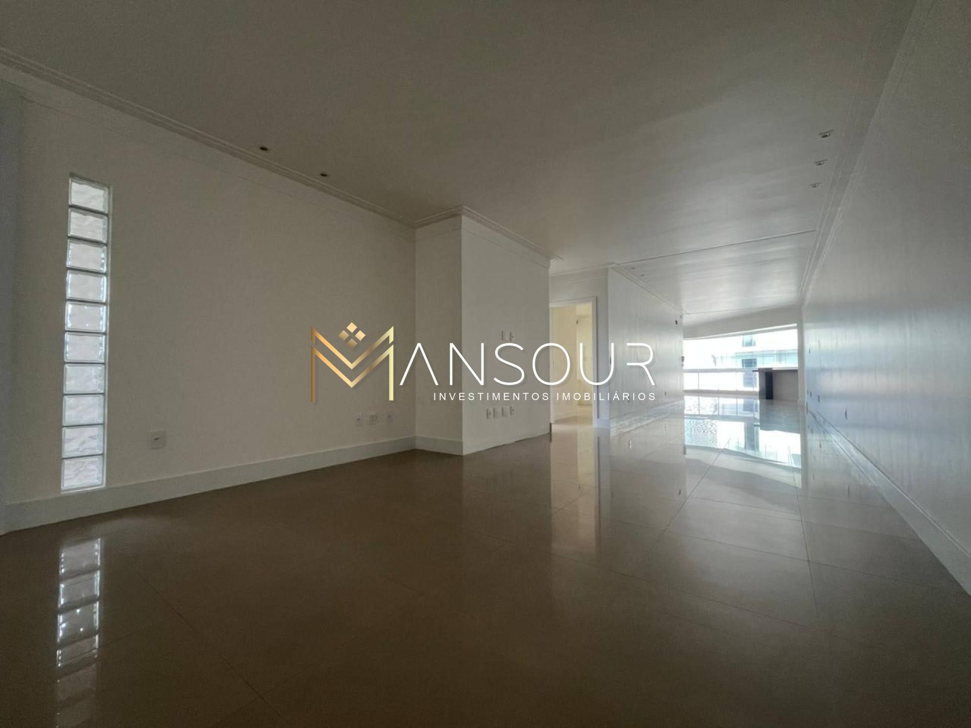 Apartamento Para Vender com 3 quartos 4 suítes no bairro Meia Praia em Itapema