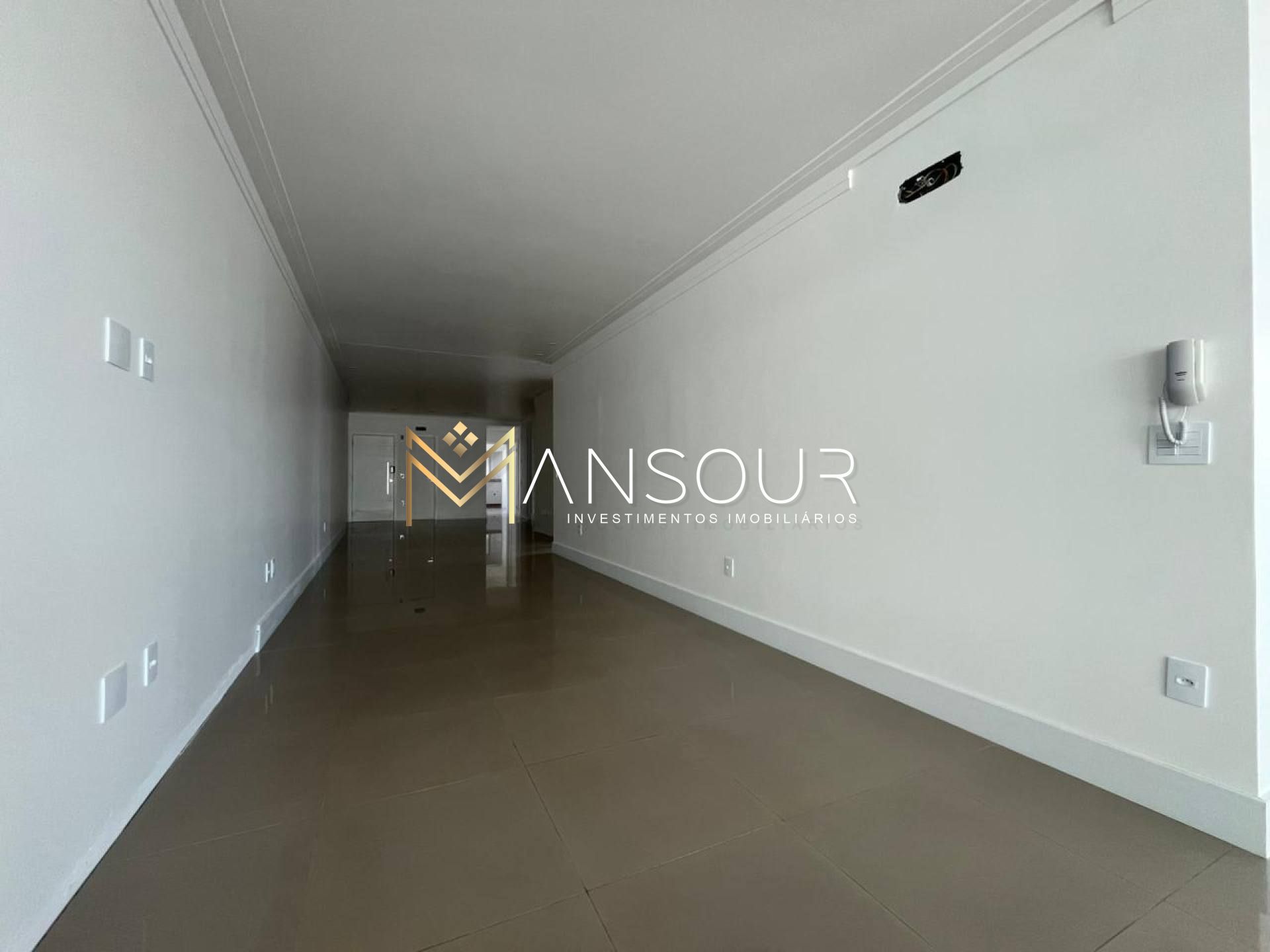 Apartamento Para Vender com 3 quartos 4 suítes no bairro Meia Praia em Itapema