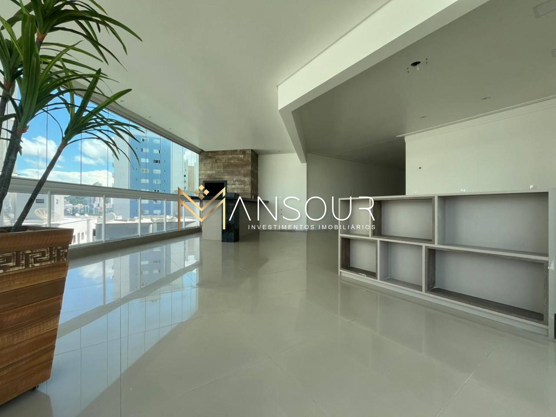 Apartamento Para Vender com 3 quartos 4 suítes no bairro Meia Praia em Itapema