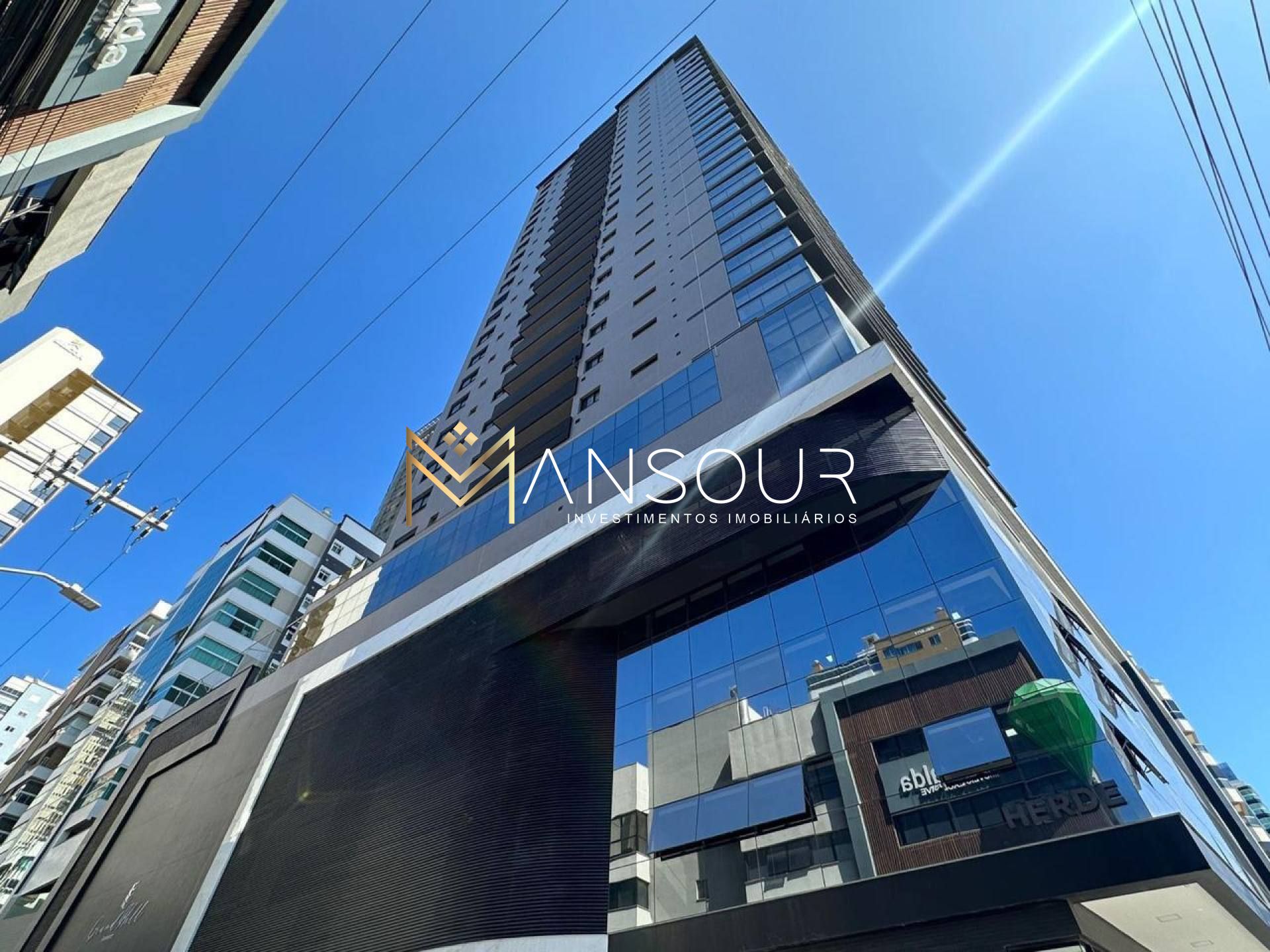 Apartamento Para Vender com 04 quartos 04 suítes no bairro Meia Praia em Itapema