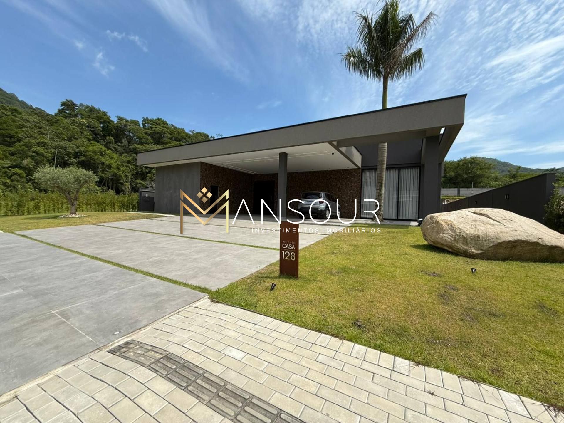 Casa de Condomínio Para Vender com 5 quartos 3 suítes no bairro Alto São Bento  em Itapema