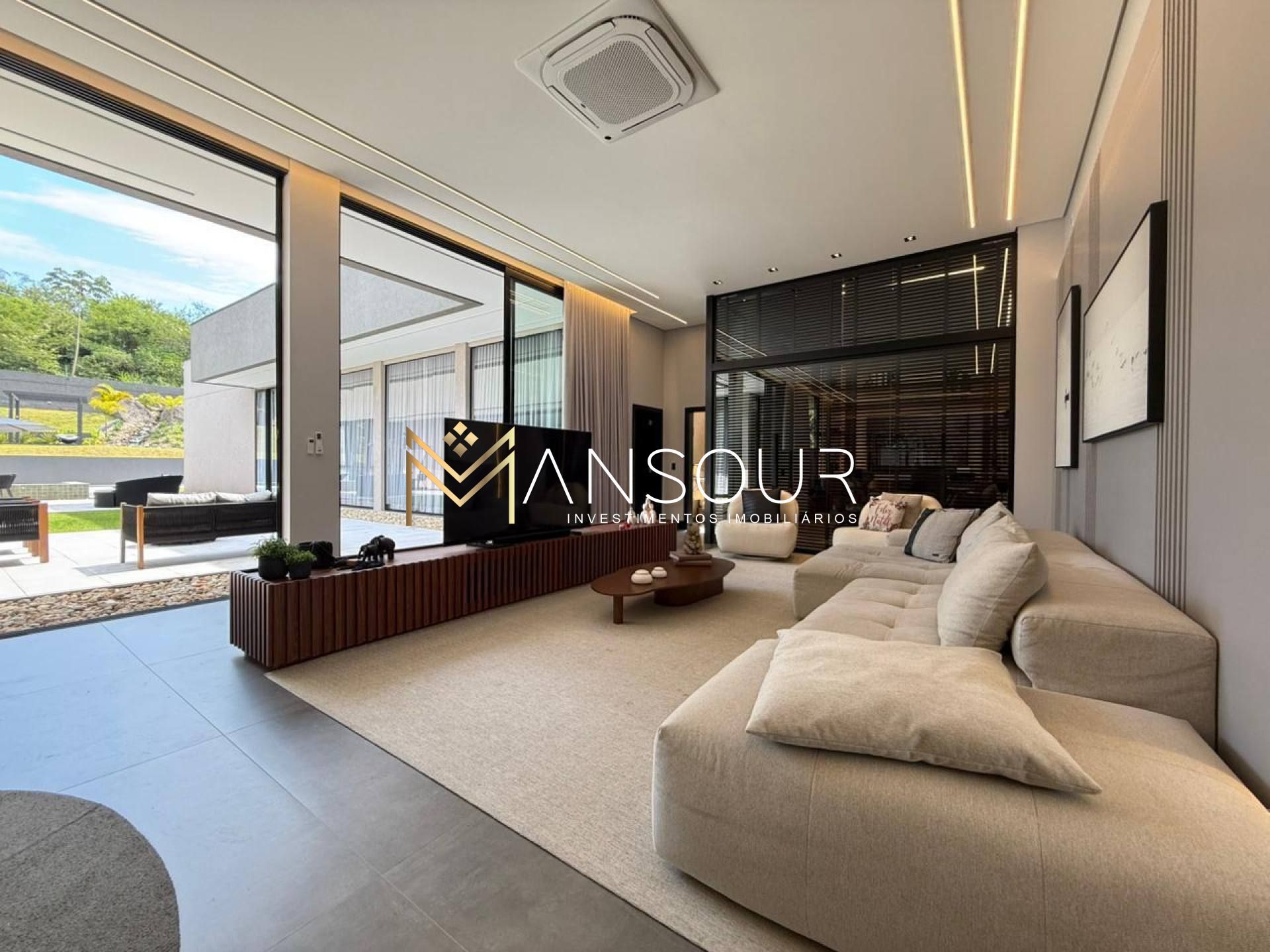 Casa de Condomínio Para Vender com 5 quartos 3 suítes no bairro Alto São Bento  em Itapema