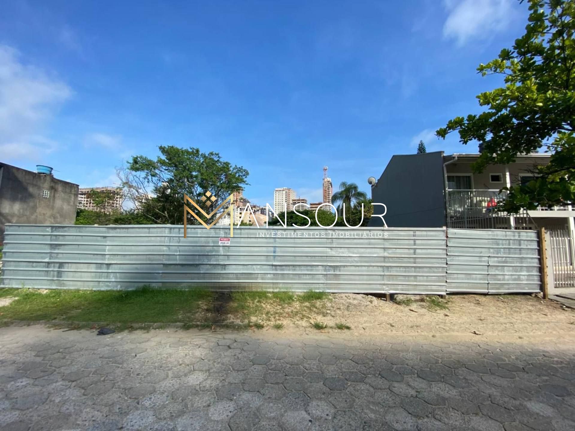 Lote / Terreno de Bairro Para Vender no bairro Perequê em Porto Belo