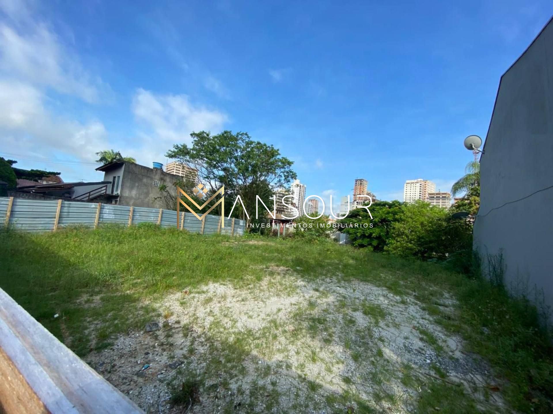 Lote / Terreno de Bairro Para Vender no bairro Perequê em Porto Belo