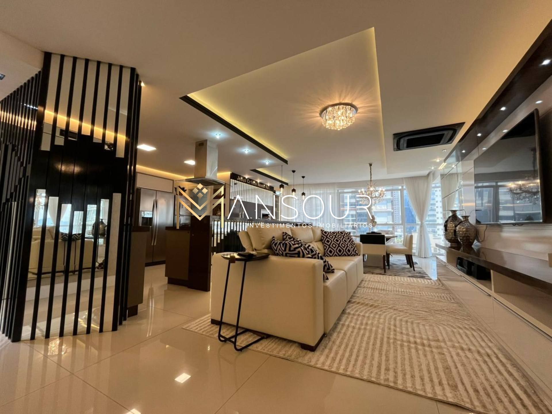 Apartamento Para Vender com 04 quartos 04 suítes no bairro Meia Praia em Itapema