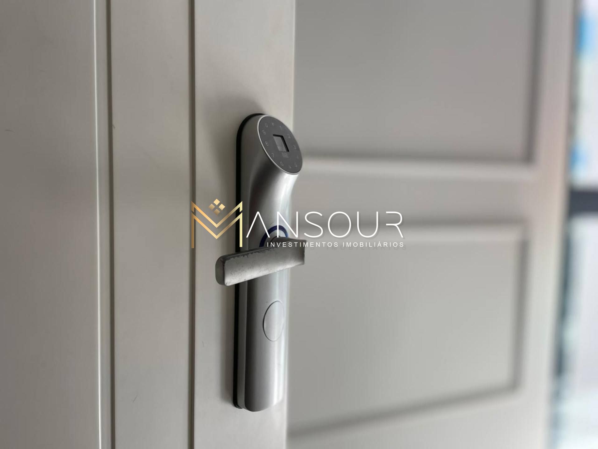 Apartamento Para Vender com 03 quartos 04 suítes no bairro Meia Praia em Itapema