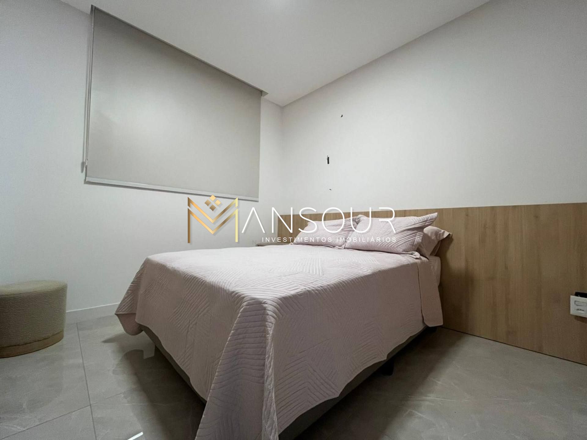 Apartamento Para Vender com 03 quartos 03 suítes no bairro Pereque em Porto Belo