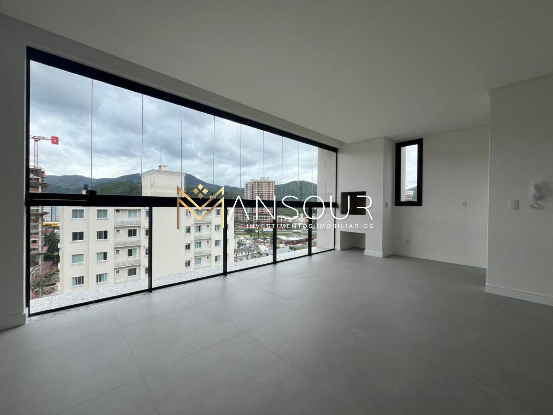 Apartamento Para Vender 03 suítes no bairro Centro em Itapema