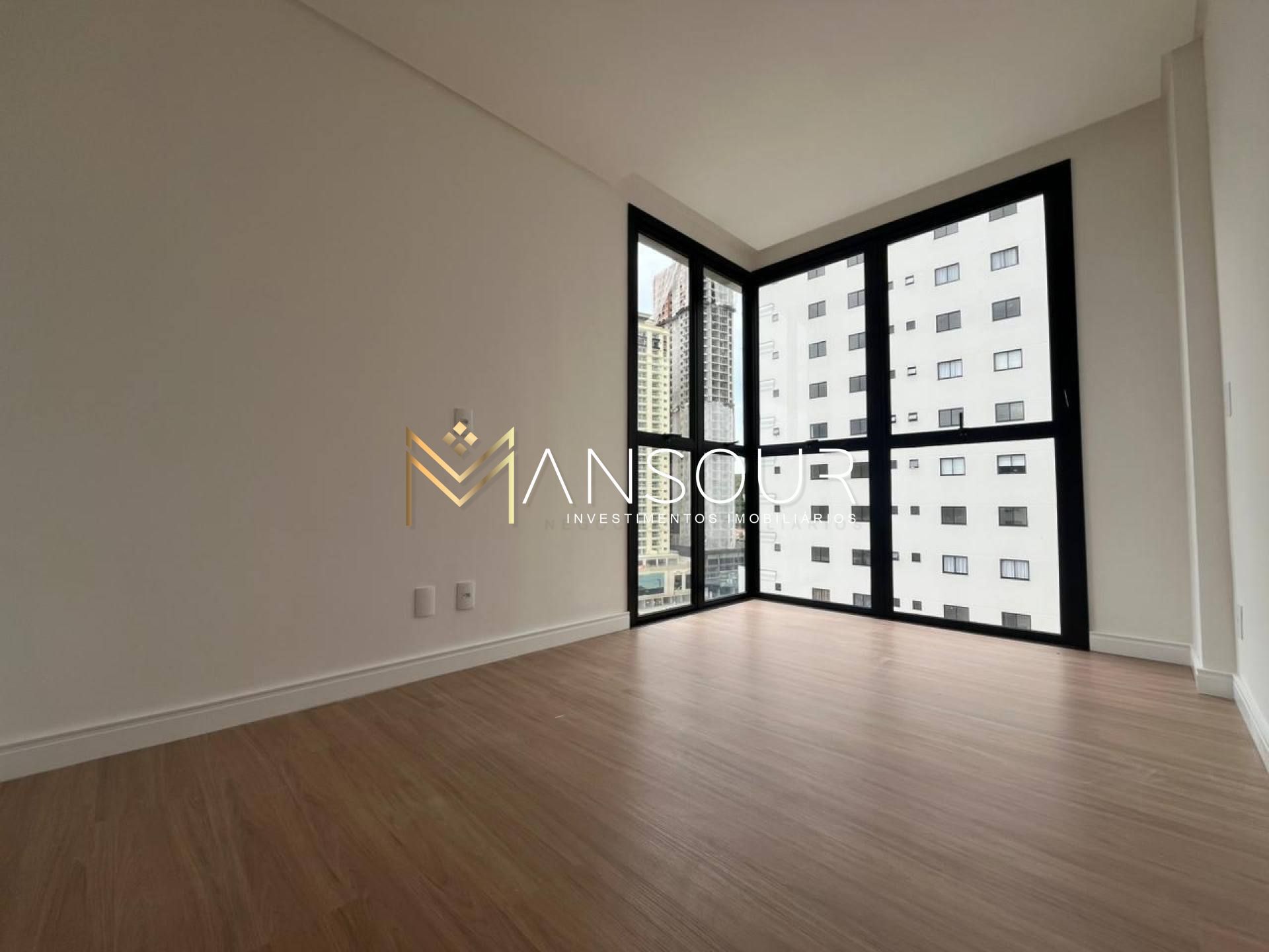 Apartamento Para Vender 03 suítes no bairro Centro em Itapema