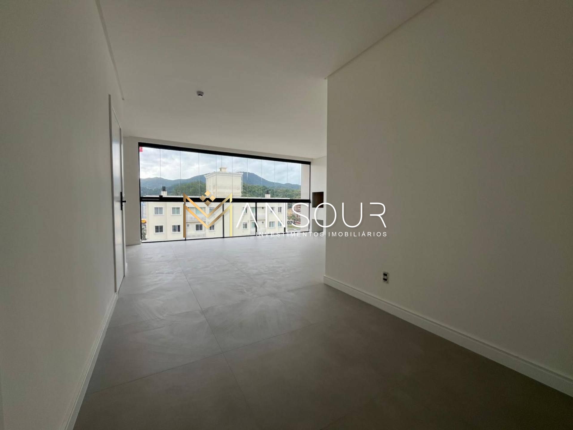 Apartamento Para Vender 03 suítes no bairro Centro em Itapema