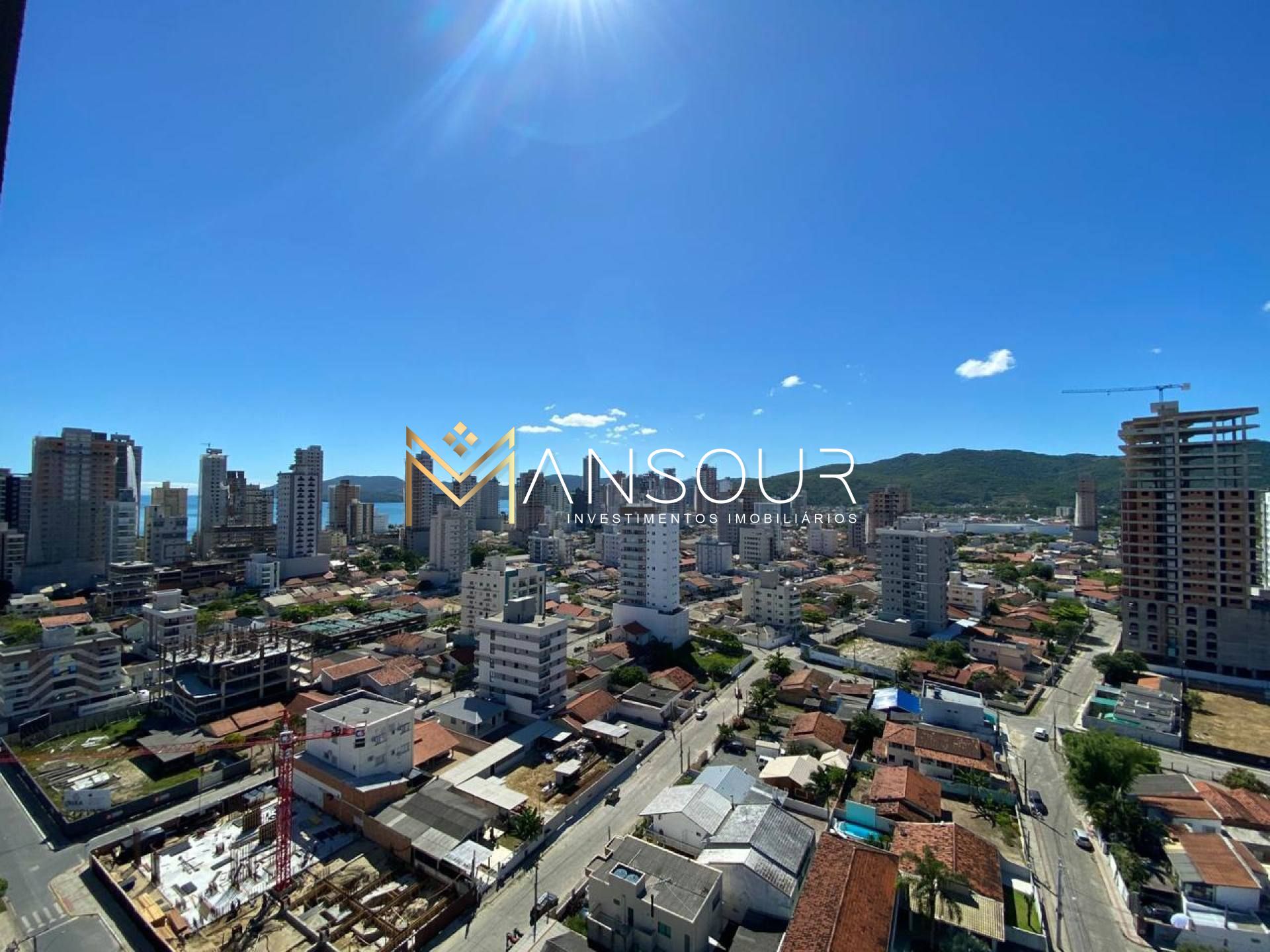 Apartamento Para Vender com 03 quartos 03 suítes no bairro Pereque em Porto Belo