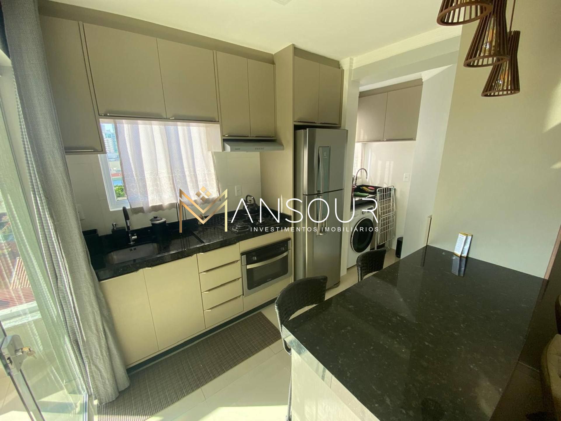 Apartamento Para Vender com 02 quartos 01 suítes no bairro Meia Praia em Itapema