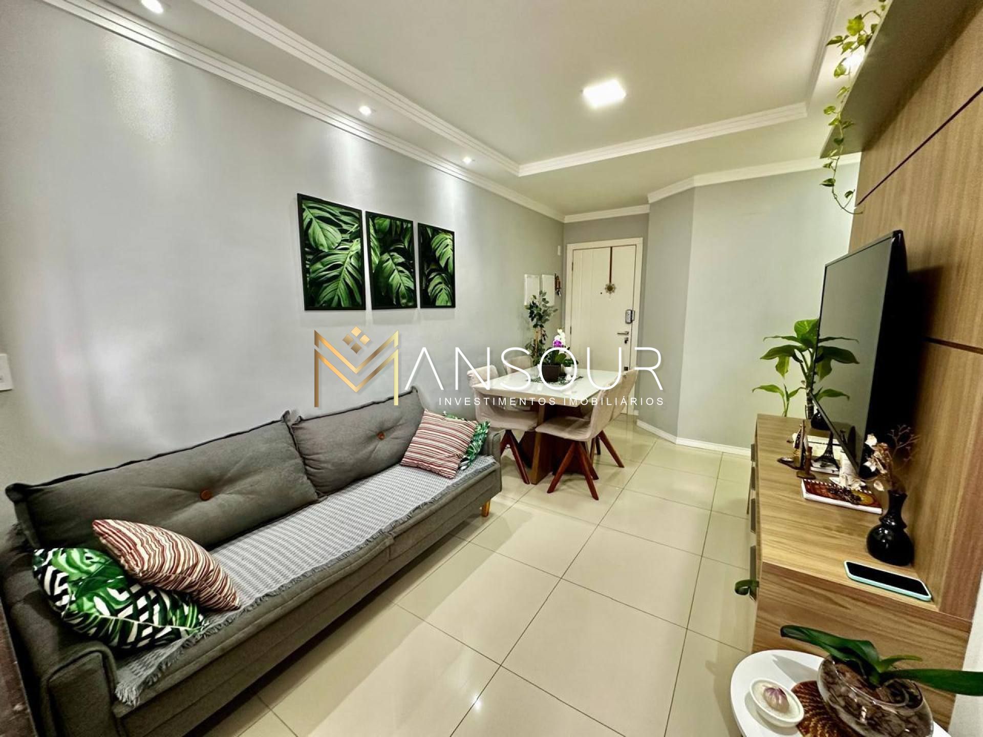 Apartamento Para Vender com 02 quartos 01 suítes no bairro Meia Praia em Itapema