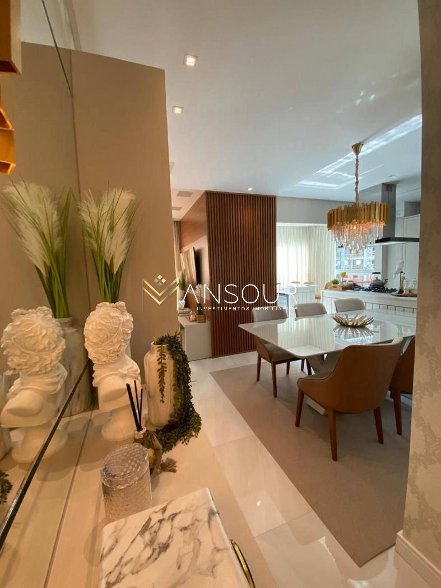 Apartamento Para Vender com 03 quartos 03 suítes no bairro Meia Praia em Itapema