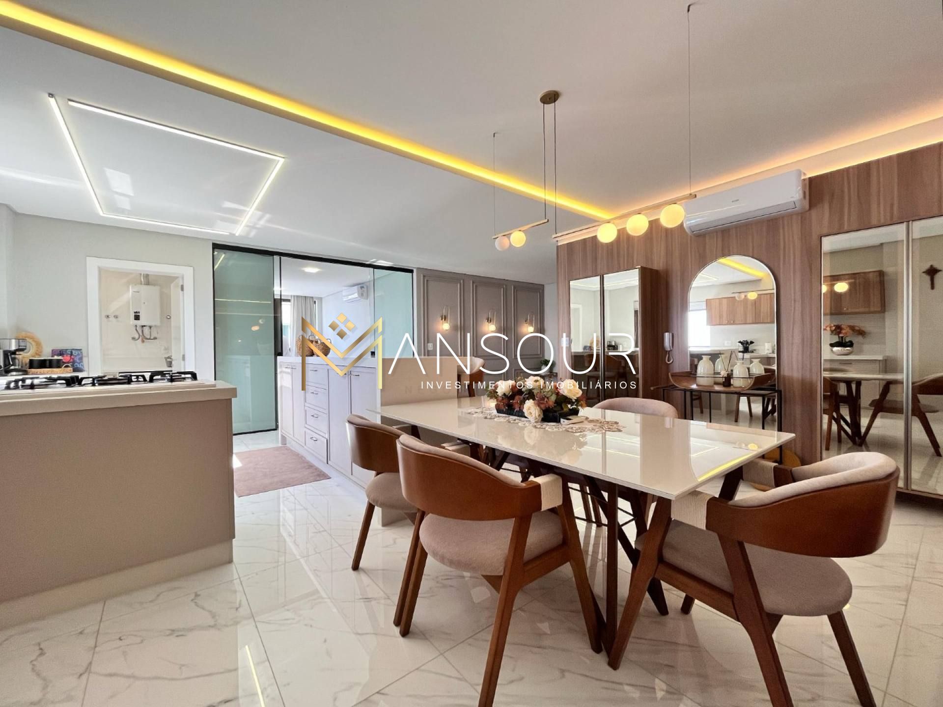 Apartamento Para Vender com 04 quartos 04 suítes no bairro Meia Praia em Itapema