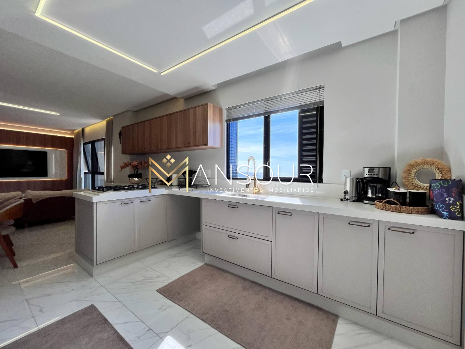 Apartamento Para Vender com 04 quartos 04 suítes no bairro Meia Praia em Itapema