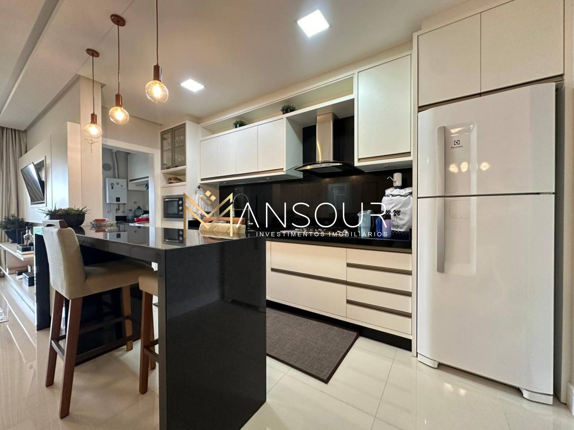 Apartamento Para Vender com 03 quartos 02 suítes no bairro Meia Praia em Itapema