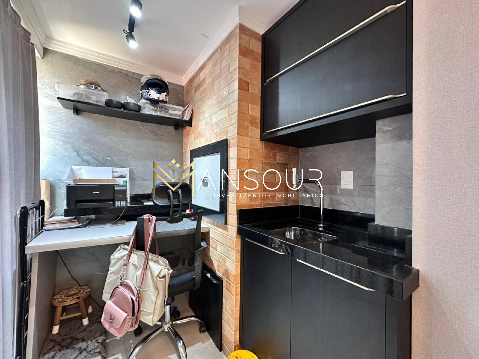 Apartamento Para Vender com 02 quartos 01 suítes no bairro Pereque em Porto Belo