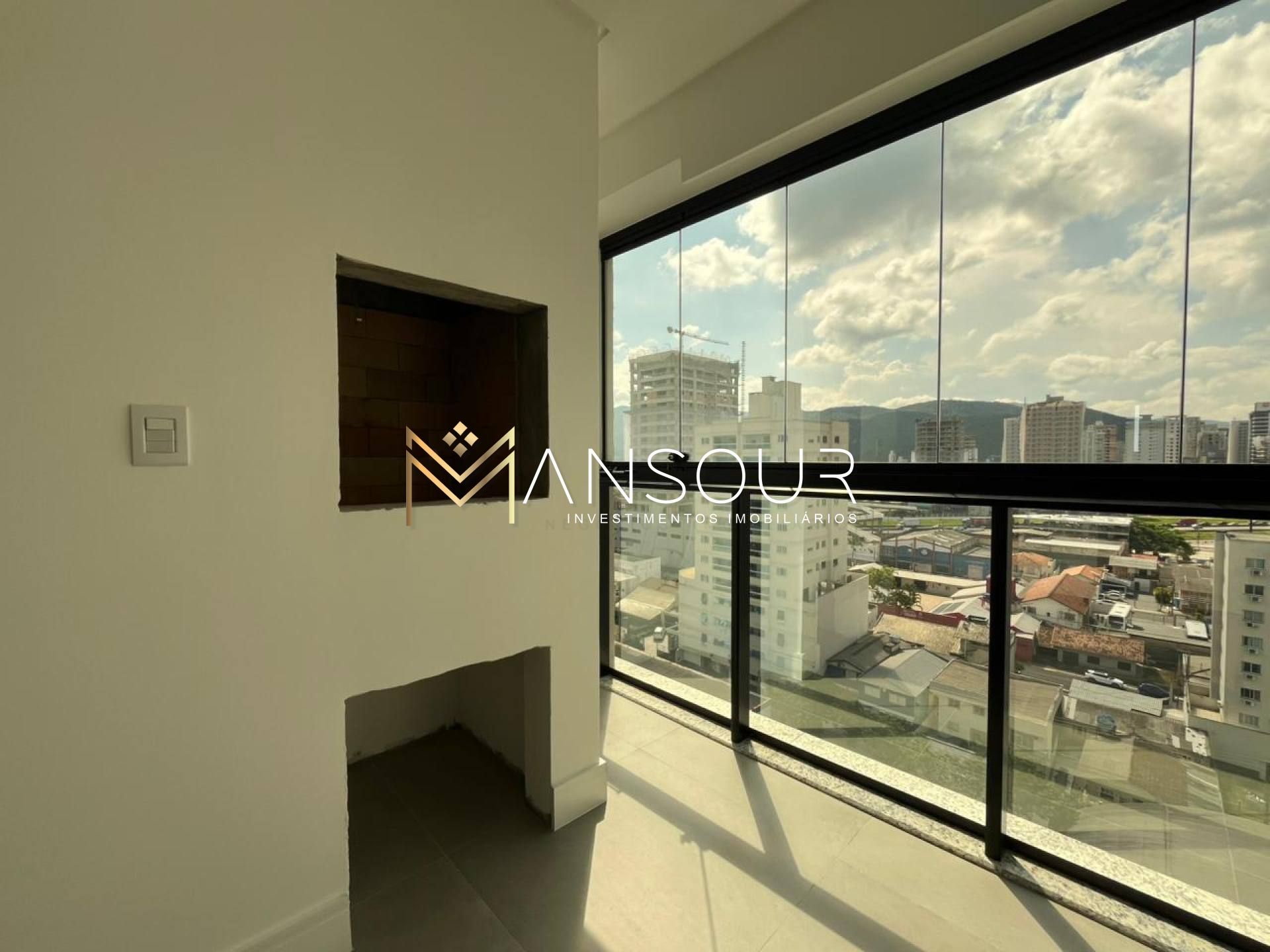 Apartamento Para Vender com 03 quartos 03 suítes no bairro Meia Praia em Itapema