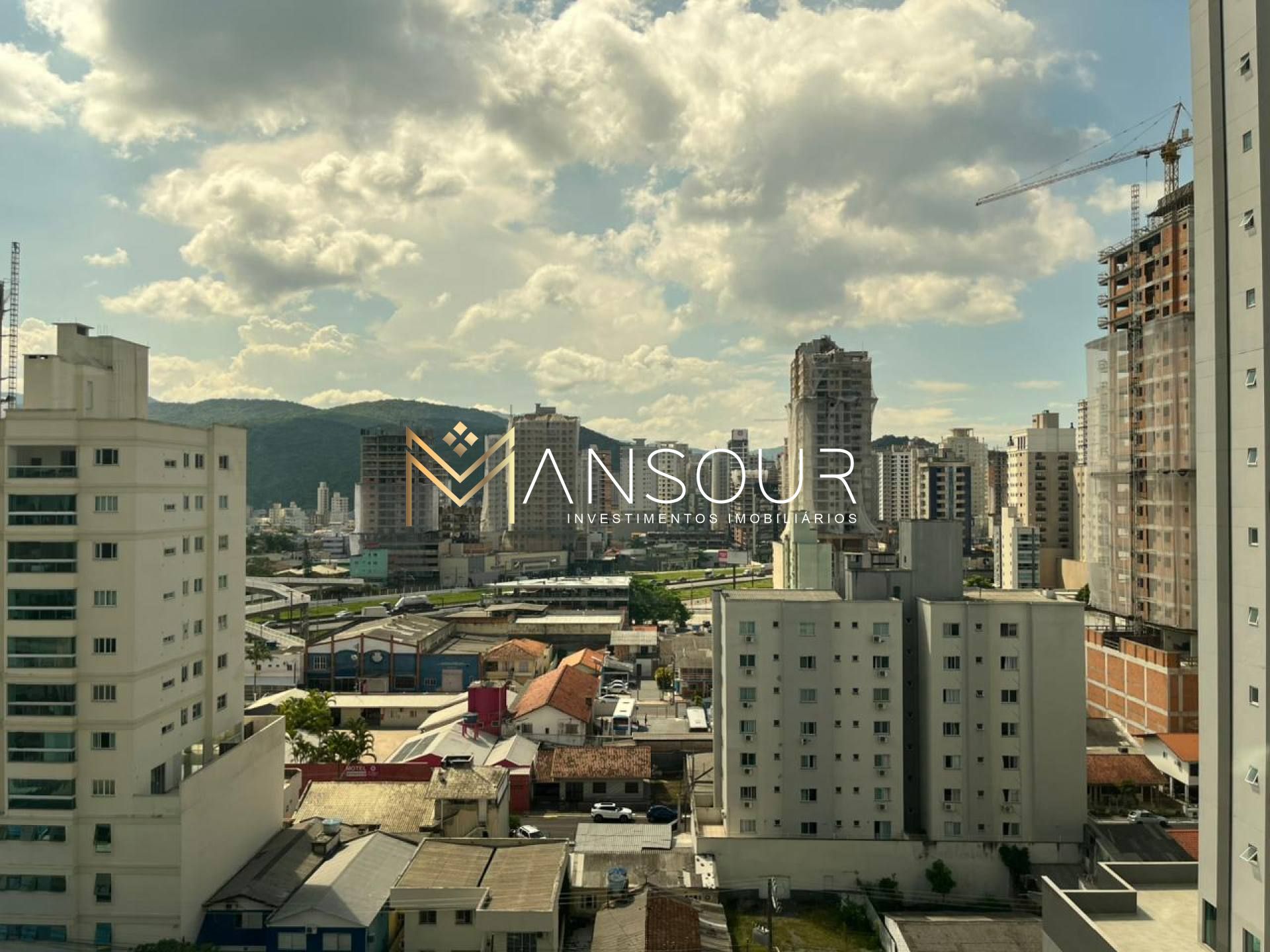 Apartamento Para Vender com 03 quartos 03 suítes no bairro Meia Praia em Itapema