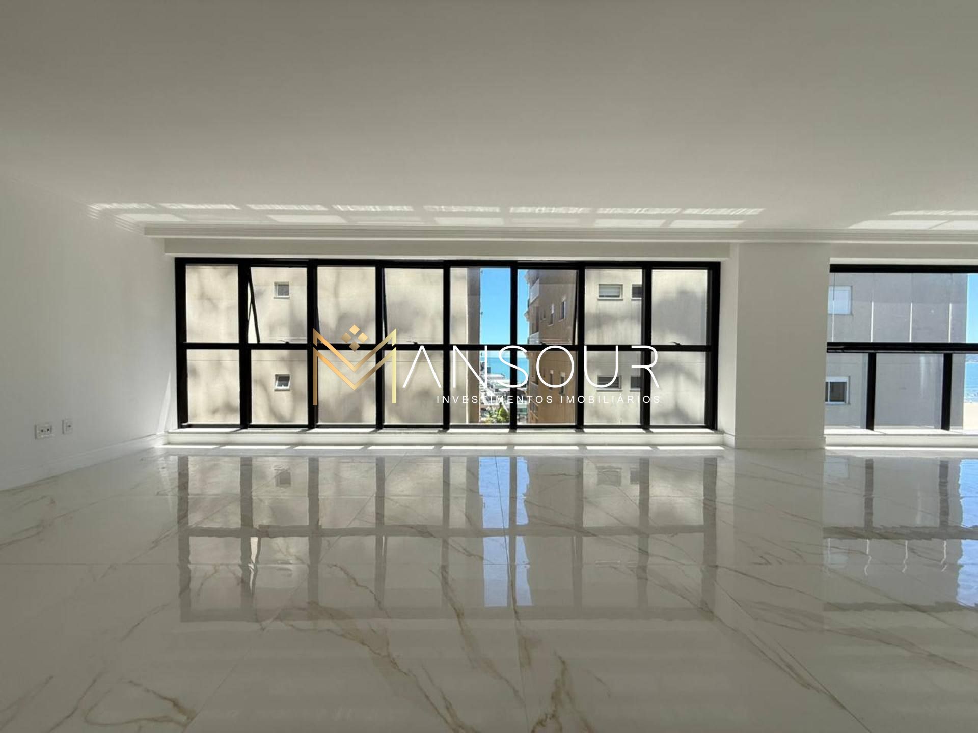 Apartamento Para Vender com 04 quartos 04 suítes no bairro Meia Praia em Itapema