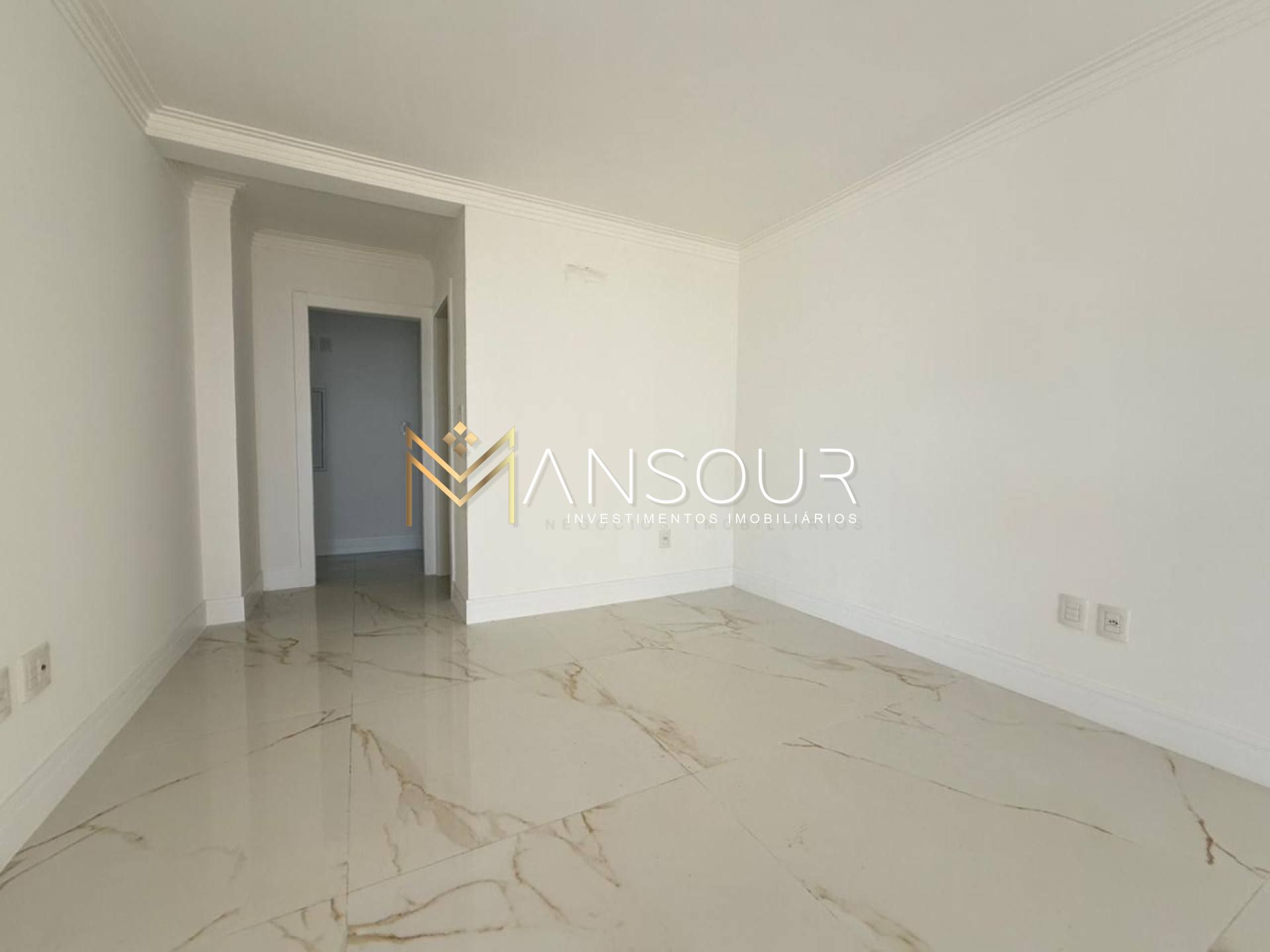 Apartamento Para Vender com 04 quartos 04 suítes no bairro Meia Praia em Itapema