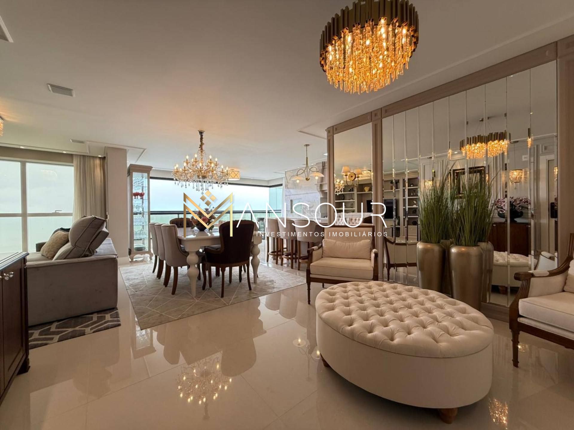 Apartamento Para Vender com 04 quartos 04 suítes no bairro Meia Praia em Itapema