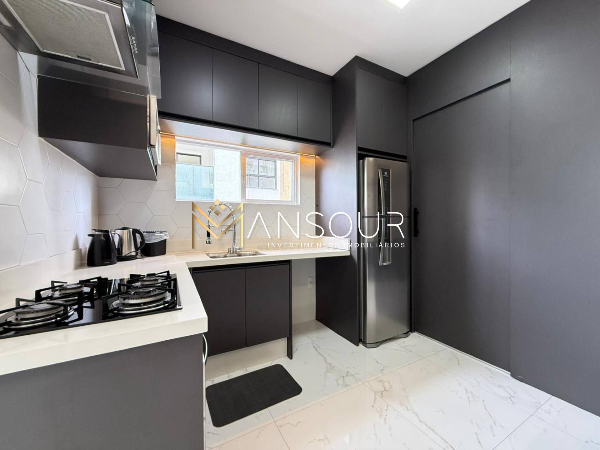 Apartamento Para Vender com 03 quartos 03 suítes no bairro Meia Praia em Itapema